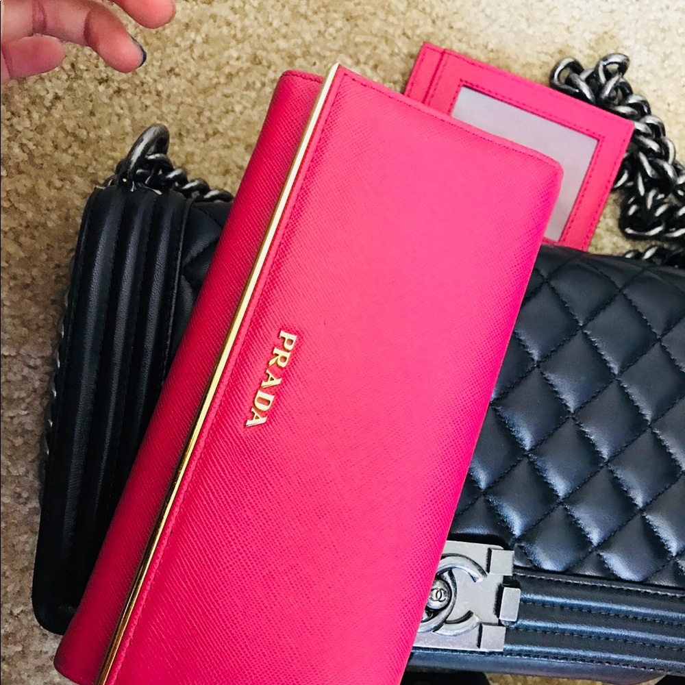 Not for sell Authentic Prada pink wallet